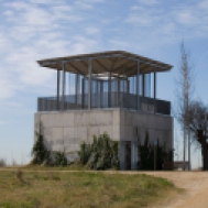 Imma Jansana. Mirador encima de una infraestructura hidráulica en los humedales del Río Llobregat