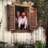 Helena y Szymon Syrkus en su casa de campo a las orillas del Vístula, agosto de 1947. Fotografía del arquitecto estadounidense Henry N.Cobb