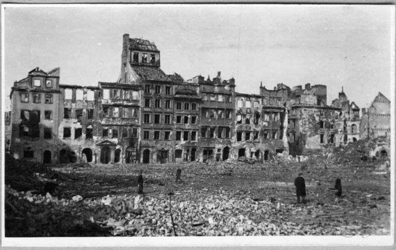 Imagen de Varsovia tras la Segunda Guerra Mundial | un día | una arquitecta